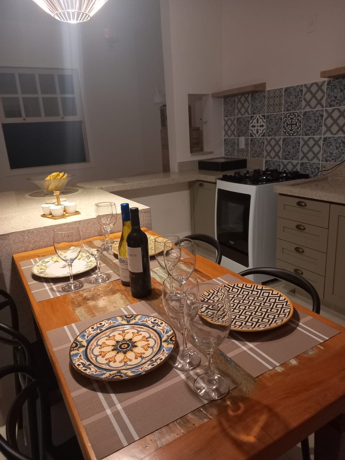 Cozinha completa da Casa Ipê Rosa